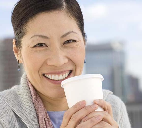middle-aged_asian_woman_holding_coffee_c